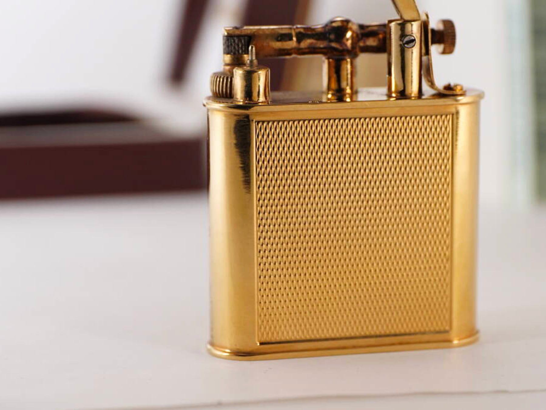 dunhill ダンヒル ヴィンテージ ライター ゴールドカラー系 装飾入 純正ケース付 96.3克 · plate 9
