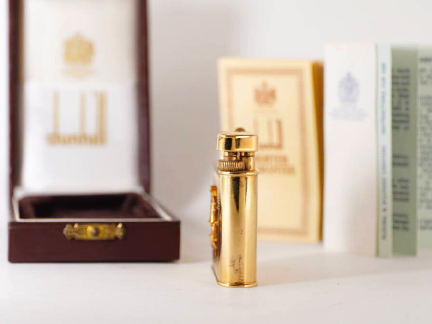 dunhill ダンヒル ヴィンテージ ライター ゴールドカラー系 装飾入 純正ケース付 96.3克 · plate 2