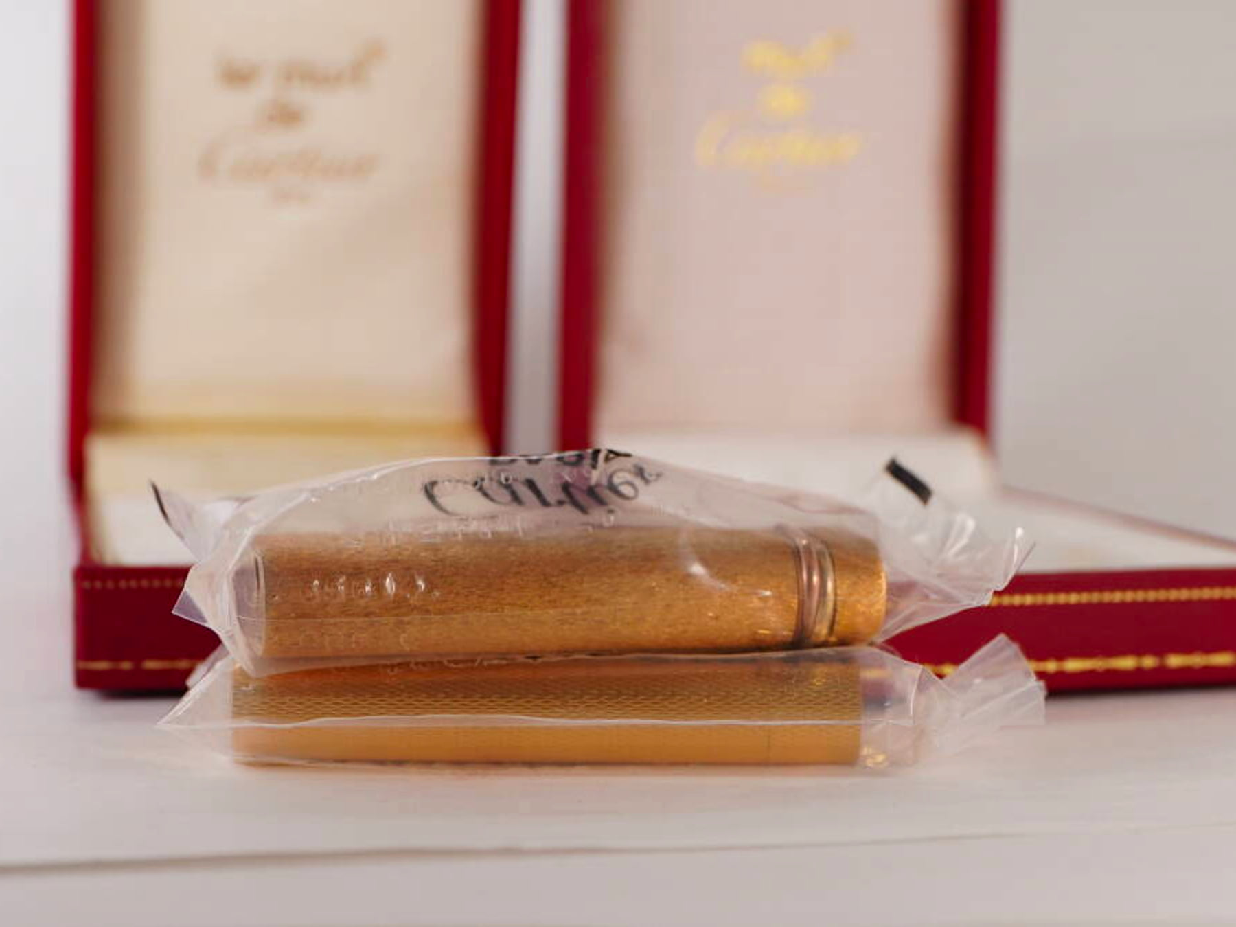 Cartier カルティエ ガスライター 2点セット ゴールドカラー 純正ケース付 · plate 9
