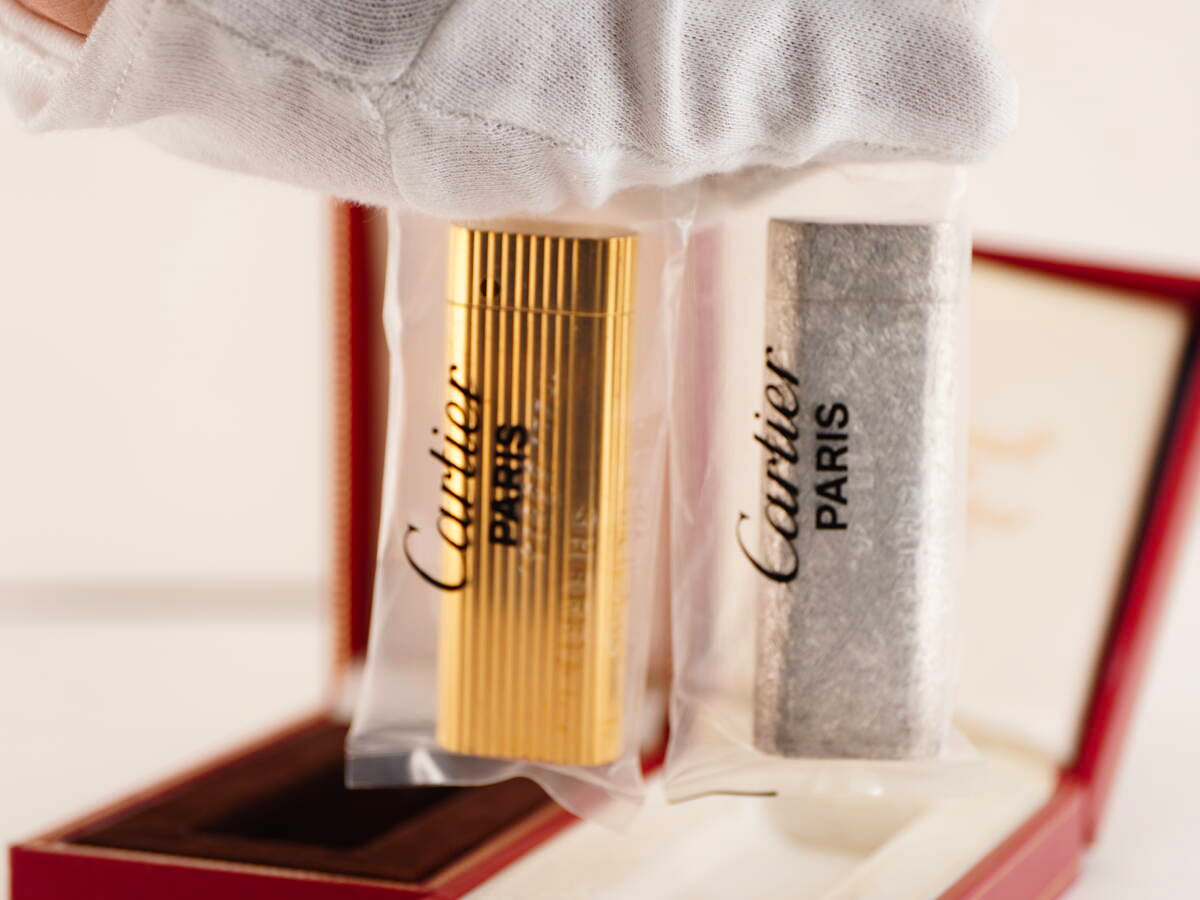 Cartier カルティエ表記 縦線・凹凸模様 ガスライター 2点 ケース付 ジャンク品