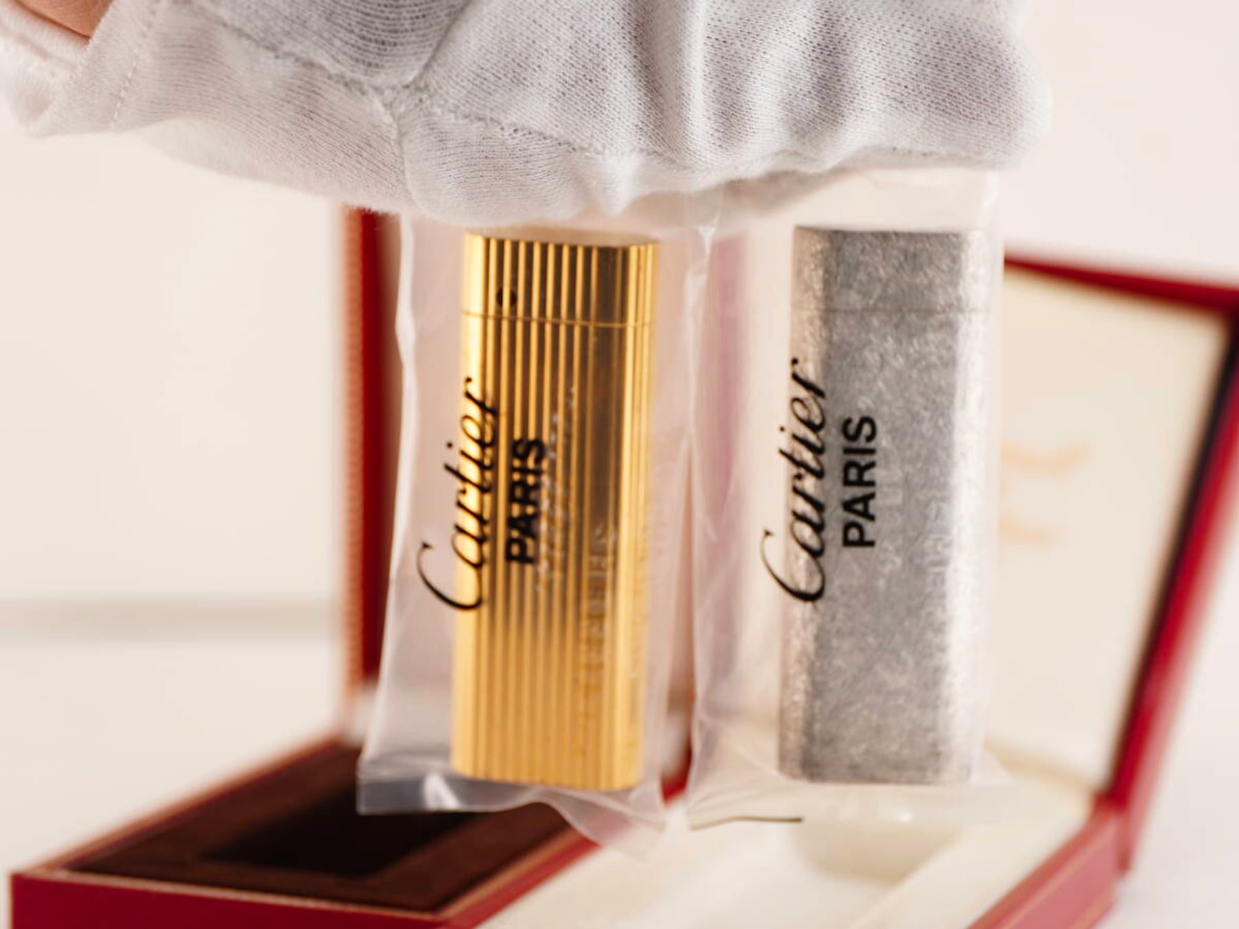Cartier カルティエ表記 縦線・凹凸模様 ガスライター 2点 ケース付 ジャンク品