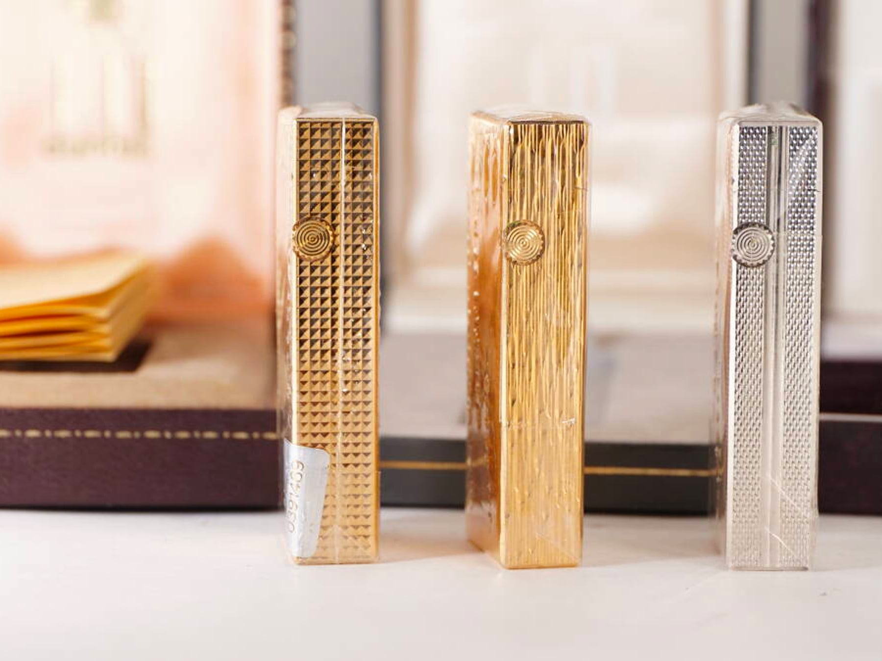 dunhill ダンヒル ガスライター 3点セット ゴールドカラー シルバーカラー 純正ケース付 · plate 5
