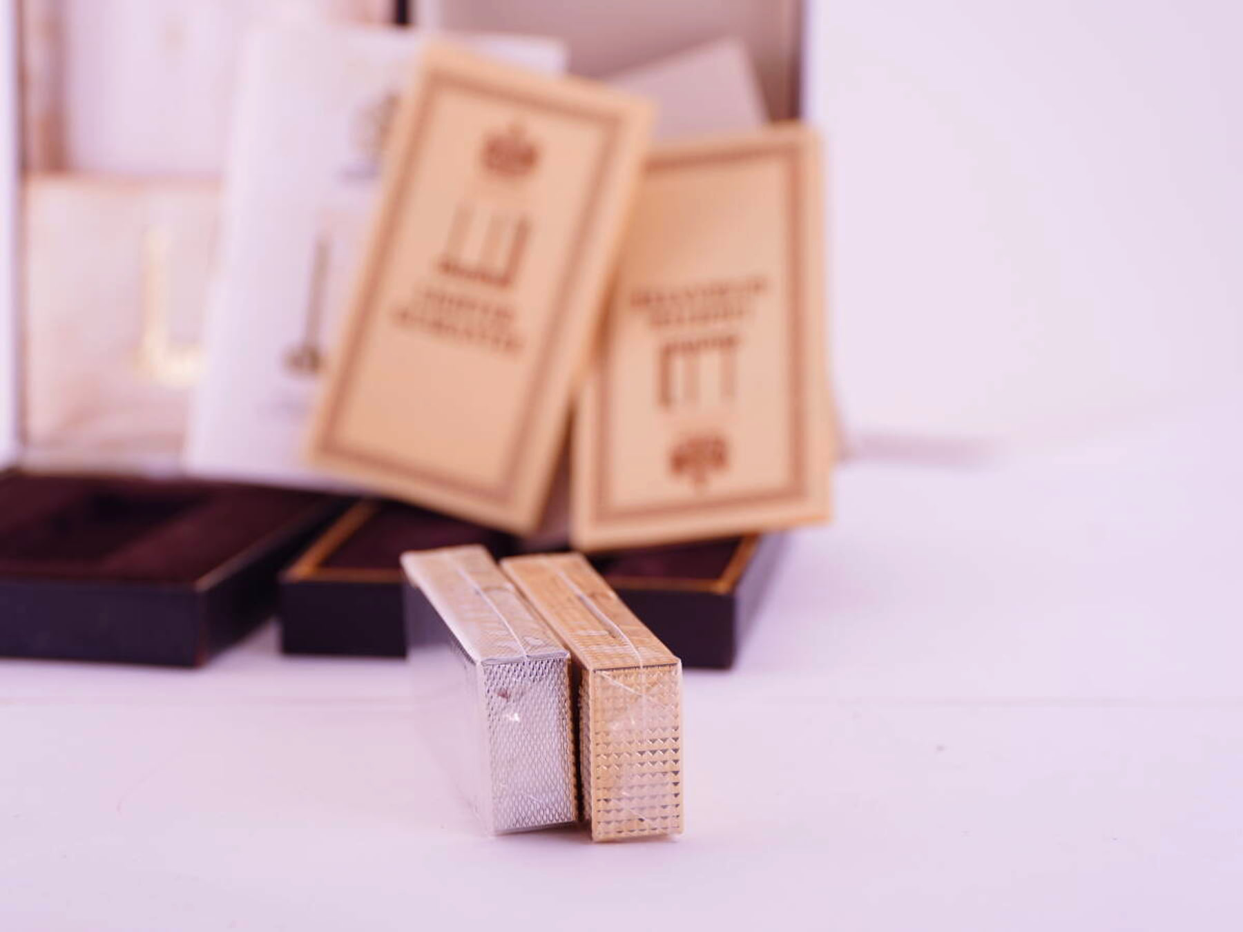 dunhill ダンヒル表記 金銀色 ガスライター 2点 ケース・書類類付 ジャンク品 · plate 5
