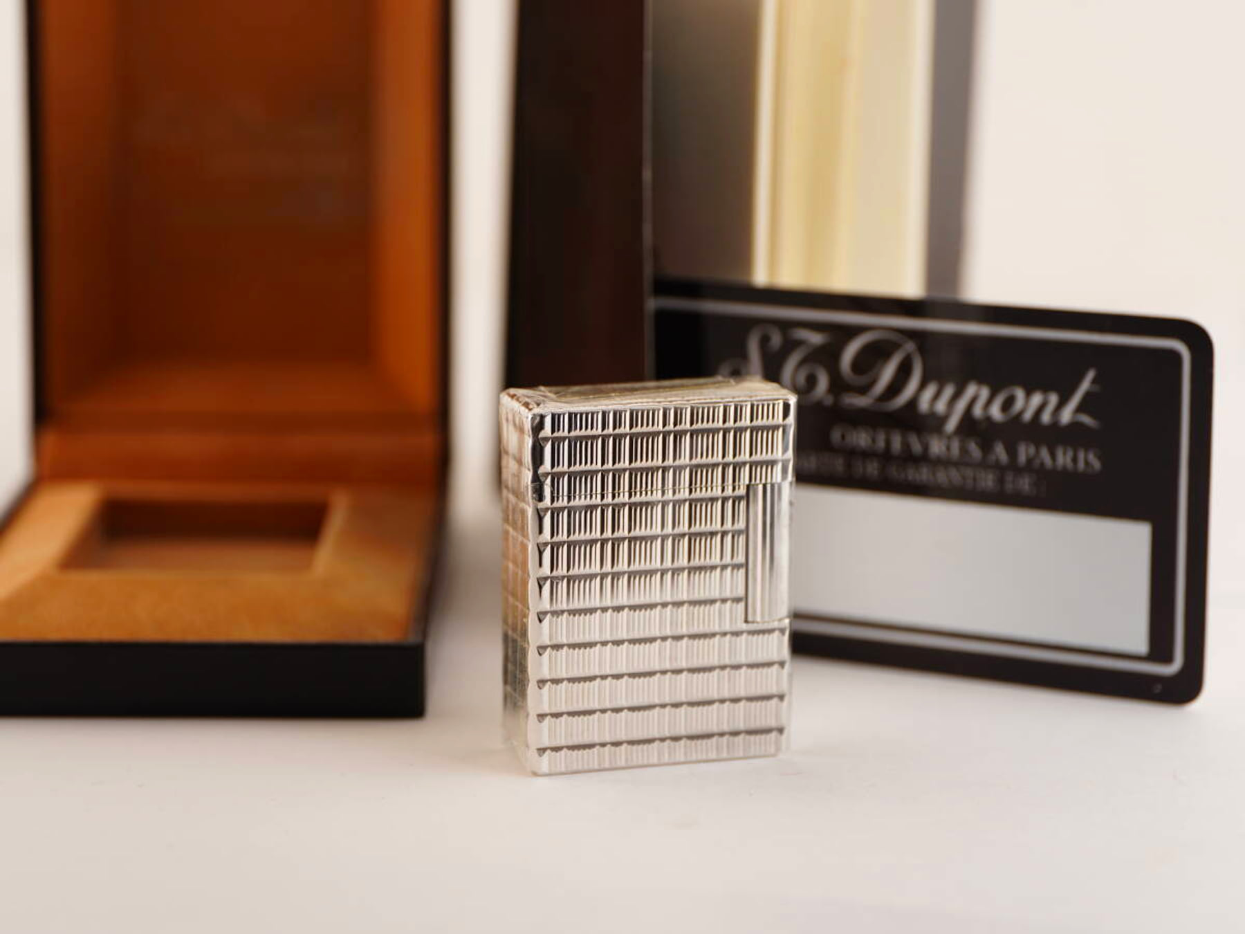 S.T.Dupont デュポン表記 ライン1タイプ シルバーカラー ガスライター ケース・書類付 ジャンク品