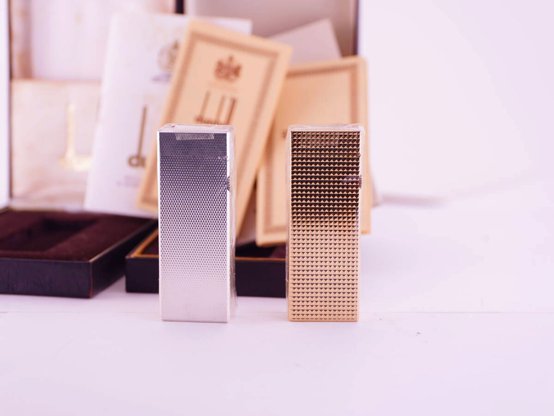 dunhill ダンヒル表記 金銀色 ガスライター 2点 ケース・書類類付 ジャンク品 · plate 3