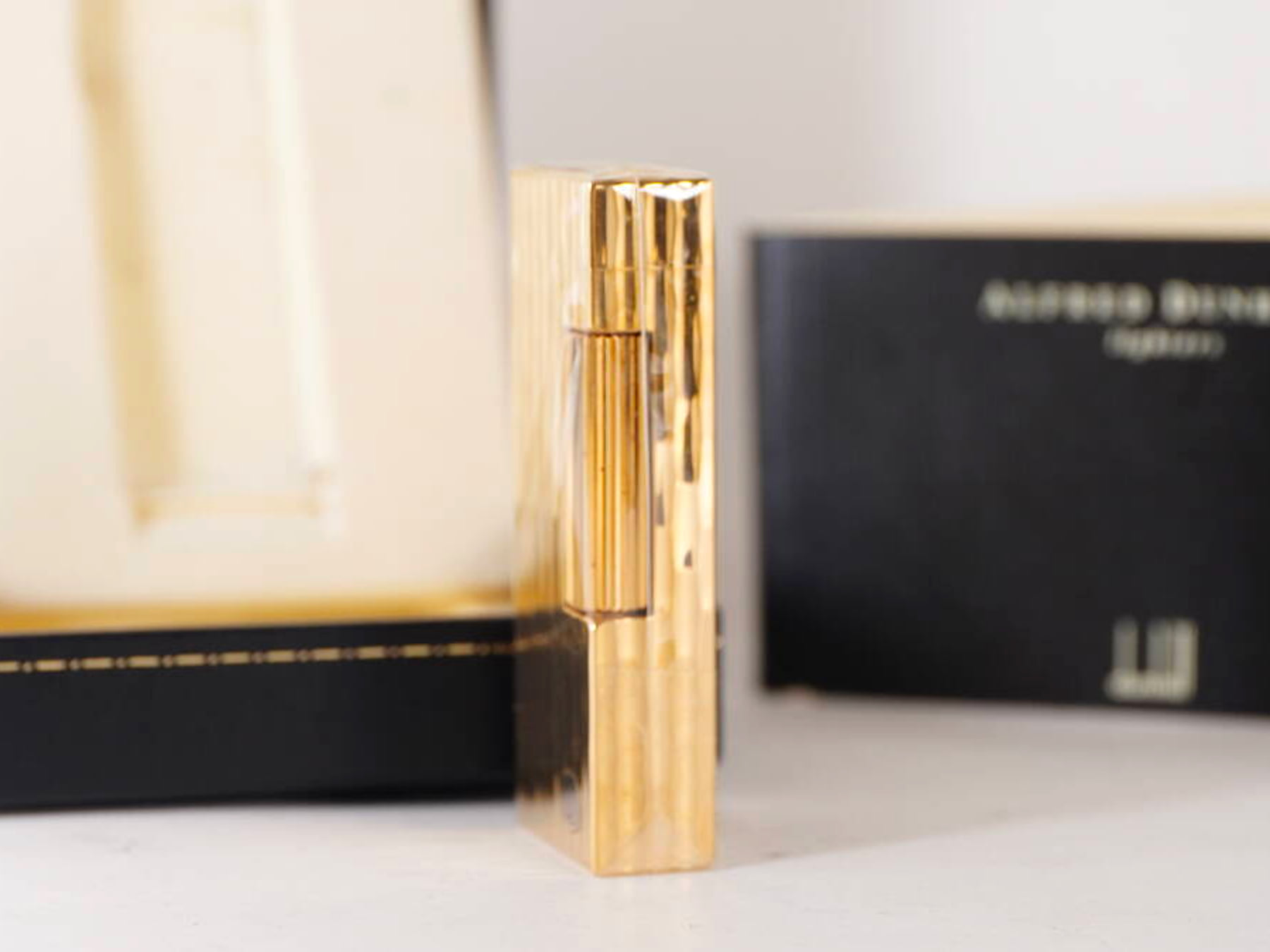 dunhill ダンヒル ガスライター ゴールドカラー ストライプ調 純正ケース付 · plate 3