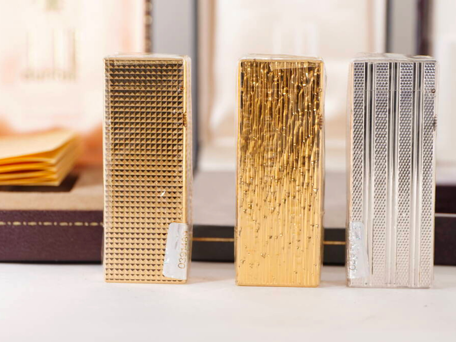 dunhill ダンヒル ガスライター 3点セット ゴールドカラー シルバーカラー 純正ケース付 · plate 4