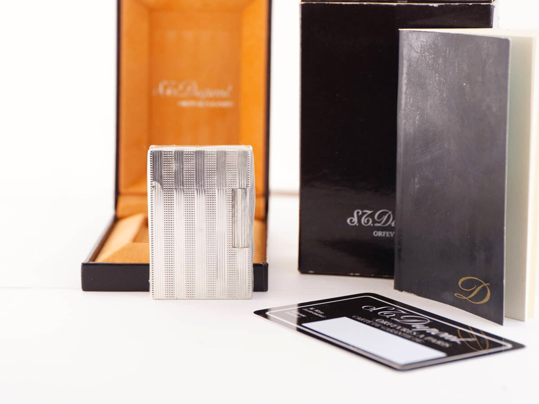 S.T.Dupont デュポン表記 ライン2タイプ シルバーカラー 中型 ガスライター ケース付 ジャンク品