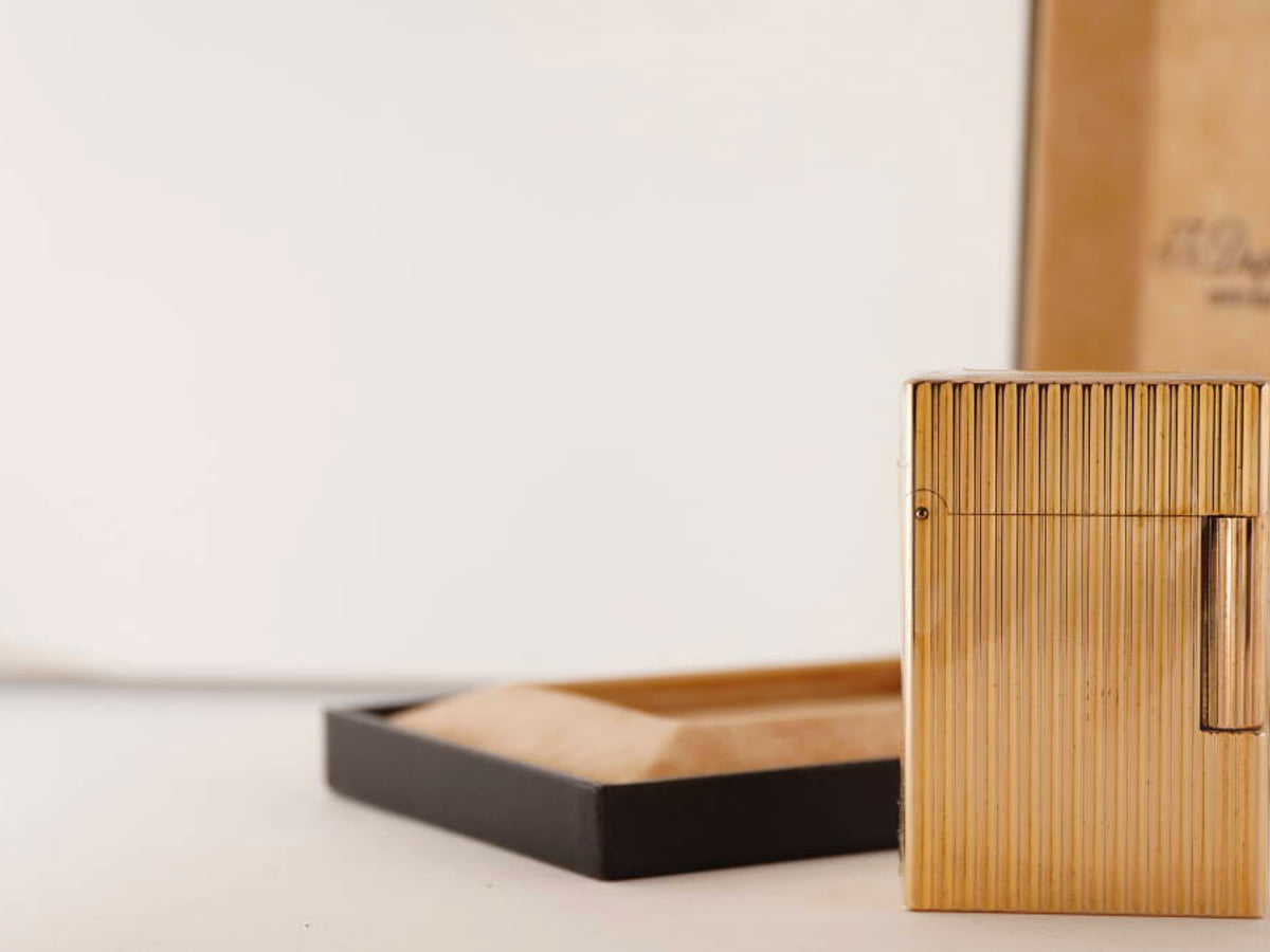 S.T.Dupont デュポン表記 ライン2タイプ ゴールドカラー ガスライター ケース付 ジャンク品