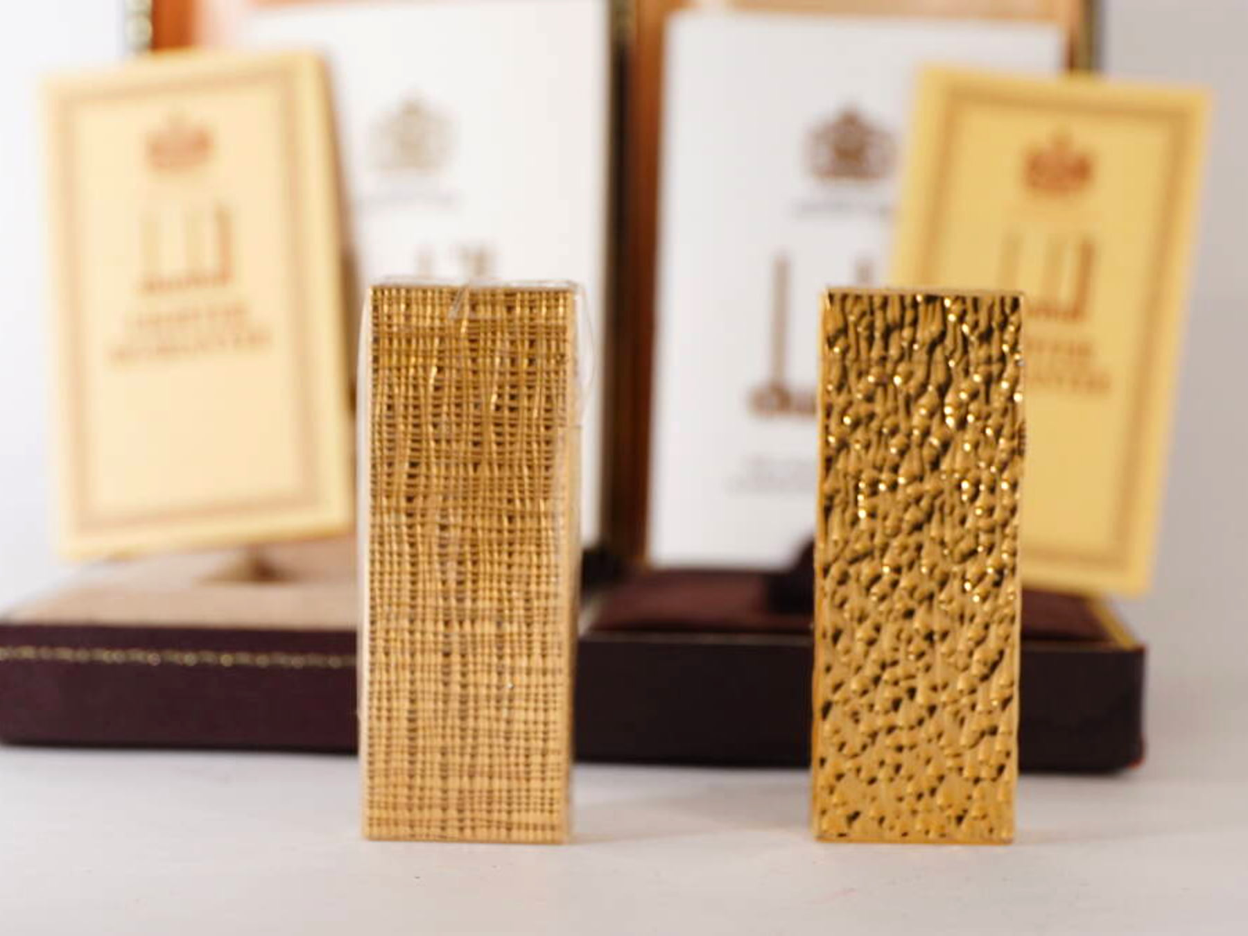 dunhill ダンヒル ガスライター 2点セット ゴールドカラー 純正ケース付 · plate 4