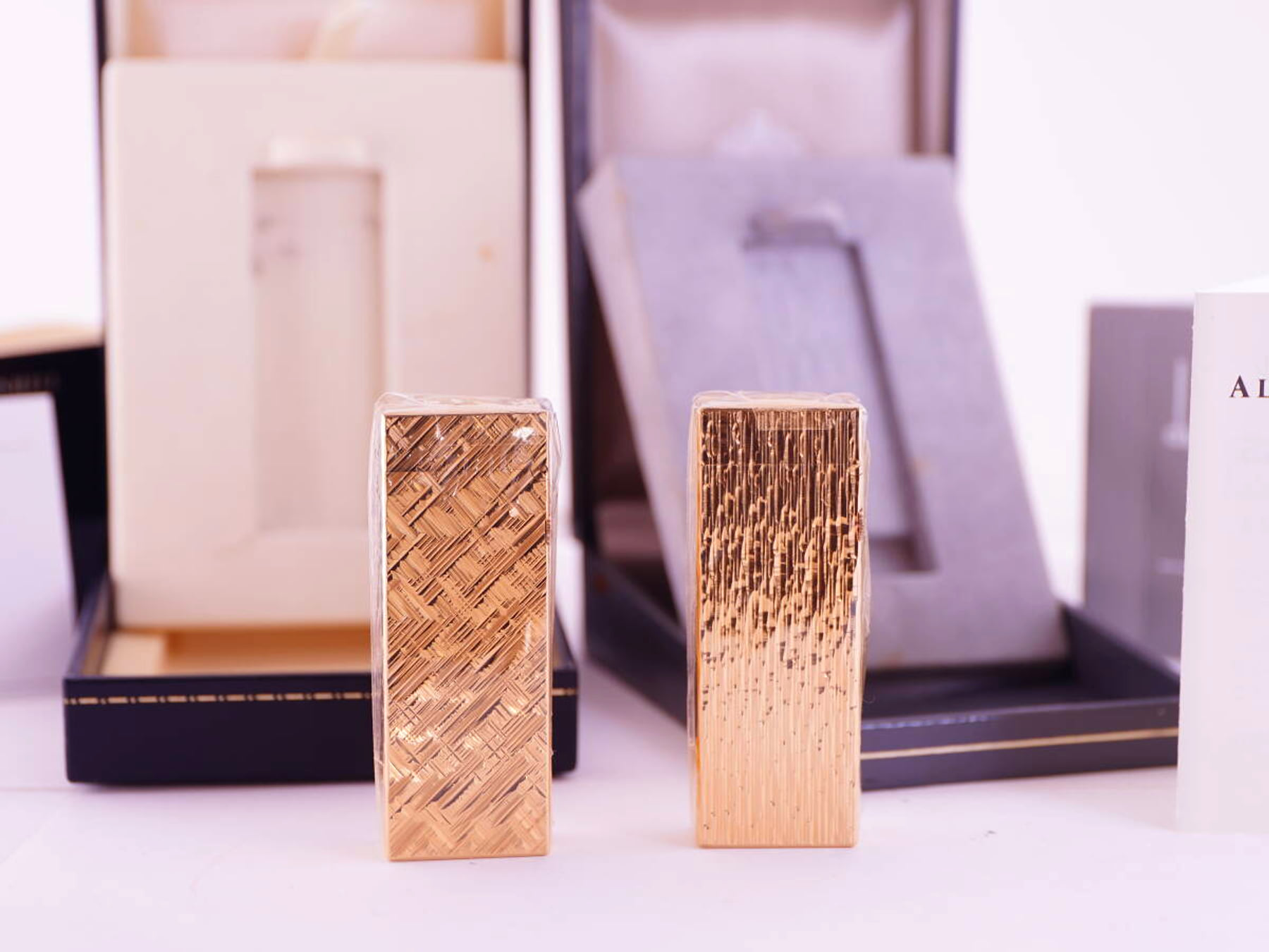 dunhill ダンヒル表記 ゴールドカラー ガスライター 2点 ケース付 ジャンク品 · plate 3