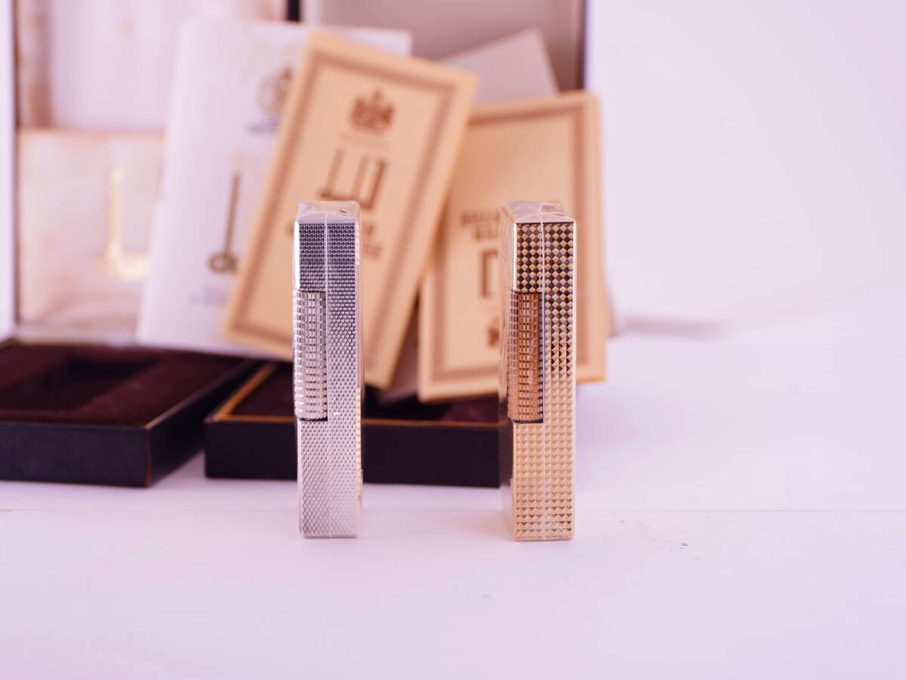 dunhill ダンヒル表記 金銀色 ガスライター 2点 ケース・書類類付 ジャンク品 · plate 2